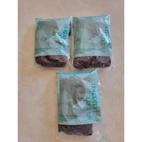 Lot of 3 Vintage Silkies Large Simply Perfection Pantyhose NIP Taupe 10305 Nylon - Picture 1 of 5